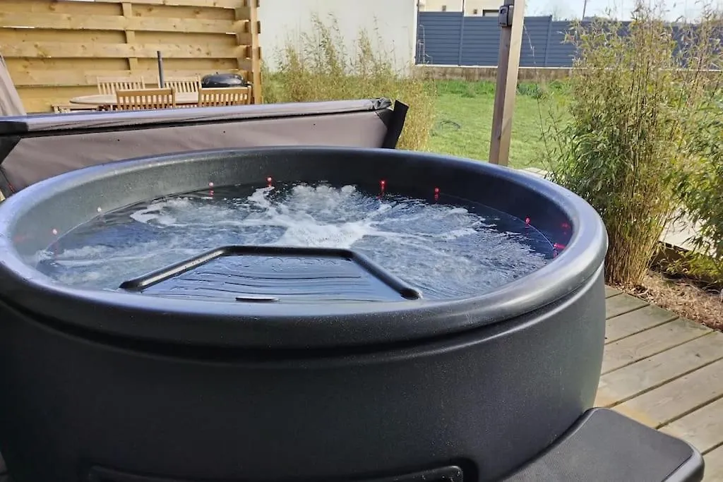 Cottage Chaleureux Avec Sauna & Jacuzzi Saint-Coulitz 0*,  Fransa